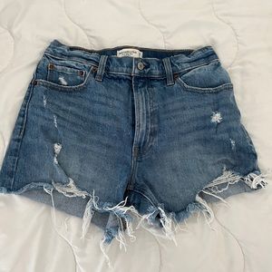 Abercrombie & Fitch 4” mom short high rise